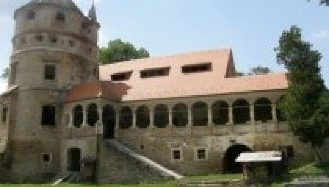 Várkastélyt adományoztak Böjte Csaba alapítványának