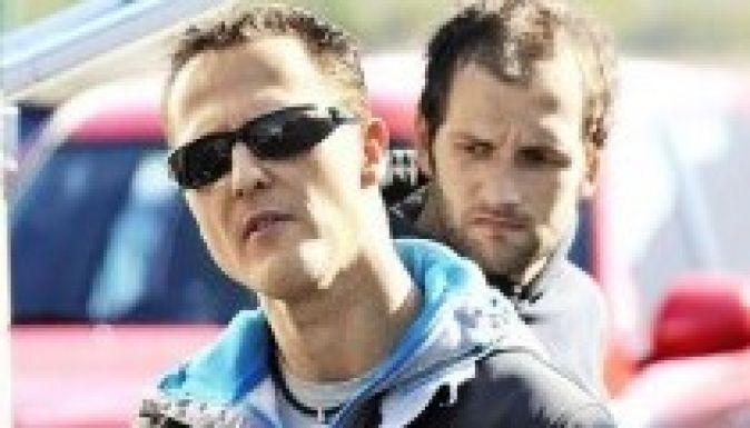 Jó barátja is segíti Michael Schumachert a felépülésben