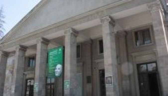 Négy nagyszínpadi előadást kínál bérleteseinek a Csíki Játékszín