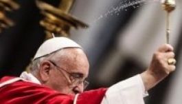 Ferenc pápa poénkodott egy svájci gárdistával