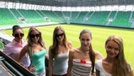 Szépségkirálynő-jelöltek lepték el a Fradi új stadionját (GALÉRIA)