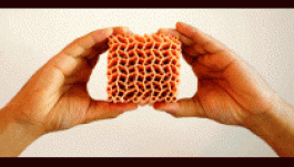 Késszúrás ellen is véd a 3D-nyomtatóval „varrt” ruha