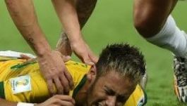 Neymar csigolyatörést szenvedett és befejezte