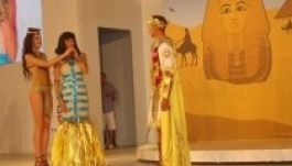 Cézárnak öltözött a konstancai polgármester