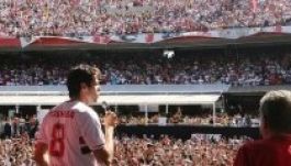 Sao Paulóban 20 ezer szurkoló köszöntötte a hazatérő Kakát