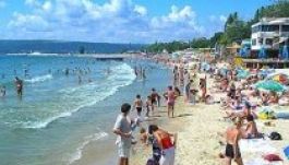 Továbbra is tilos fürdeni a várnai tengerparton