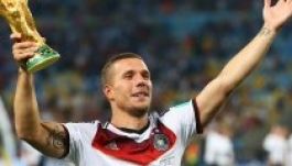 Nem feledkezett meg bajban levő barátjáról sem Lucas Podolski