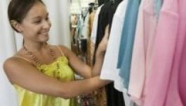 Lopott ruhában pózolt a Facebookon, letartóztatták