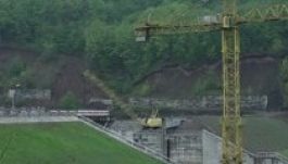 Egy egész falut elköltöztetnek a víztározó útjából