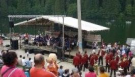 A felszállott páva leszáll a Gyilkostónál