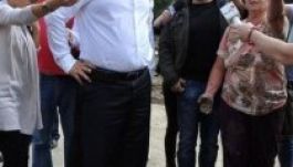 Szemet szúrt az árvízkárosultakat meglátogató kormányfő cipője