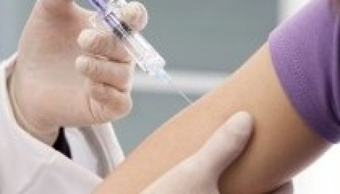 Szeptembertől embereken is tesztelik az ebola védőoltását