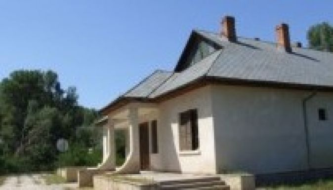 Elárverezik az egyik Ceauşescu-villát