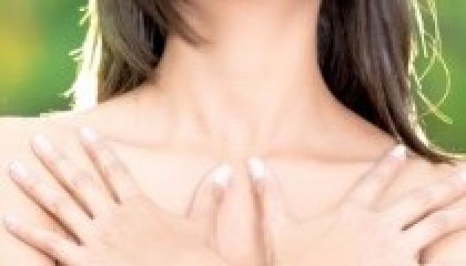 Nőket vetkőztettek pucérra orosz rendőrök egy stadionban