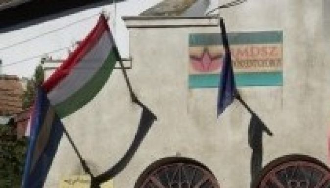 Újra kitűzték a székely és a magyar zászlót Erdőszentgyörgyön