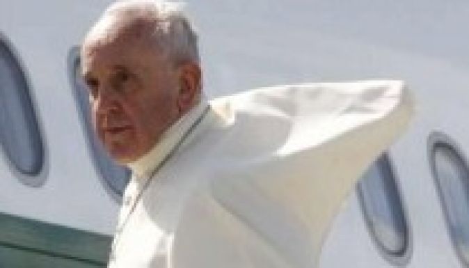 Észak-Korea rakétákat lőtt ki Ferenc pápa megérkezésekor