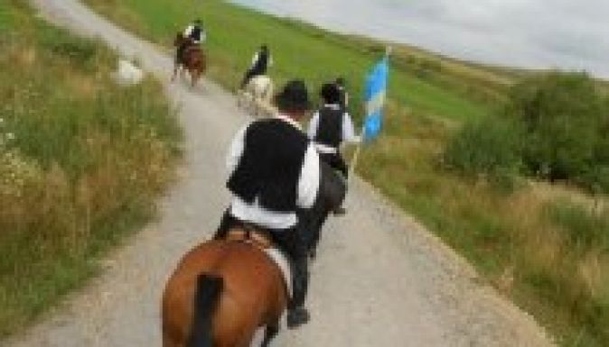 Székelyföldi lovas váltó: hagyományápolással a közösségért