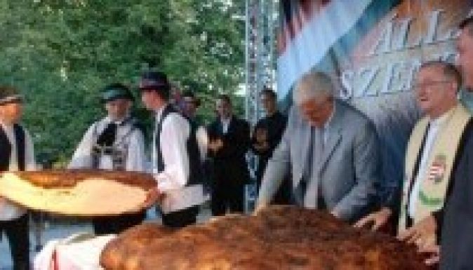 Kolozsváron is felszentelik a Kárpát-medence Kenyerét