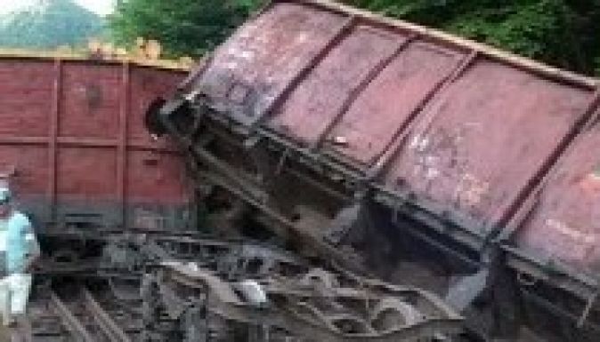 Kisiklott egy tehervonat Vaslábnál, késik a Hargita Expressz