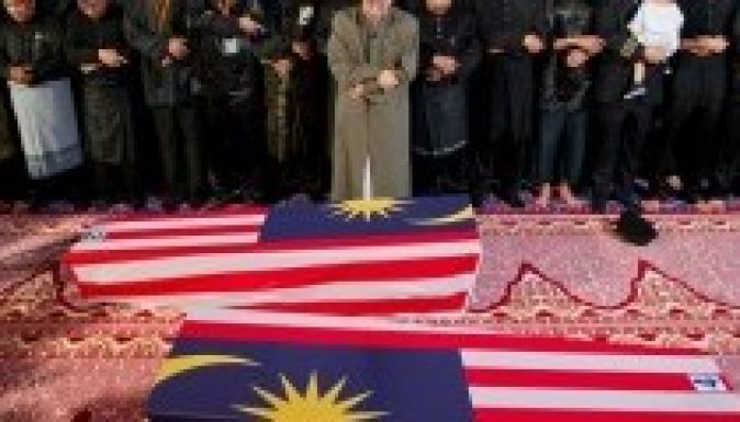 Országos gyász Malajziában az Ukrajnában lelőtt gép utasaiért (GALÉRIA)