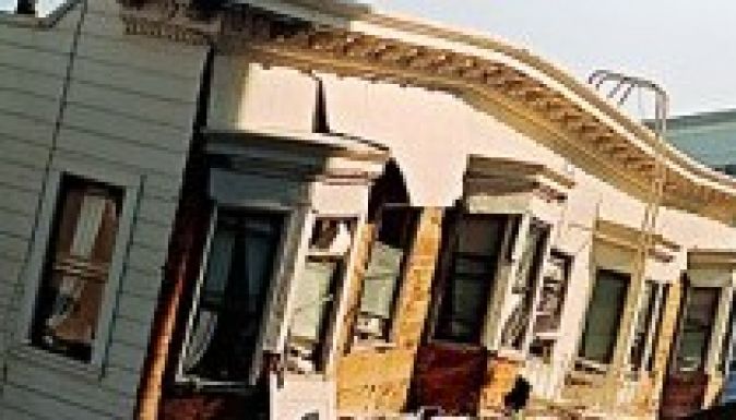 Rombolt és gyújtogatott a vasárnapi földrengés Kaliforniában