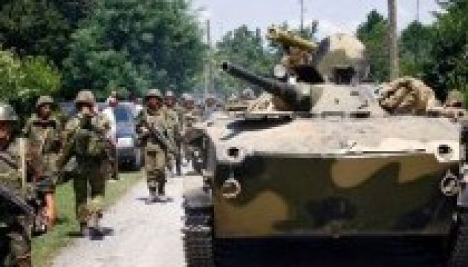 Ukrajna: orosz katonai konvoj lépte át a határt