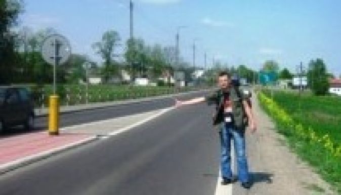Elfogadta a kormány az autóstoppot tiltó tervezetet