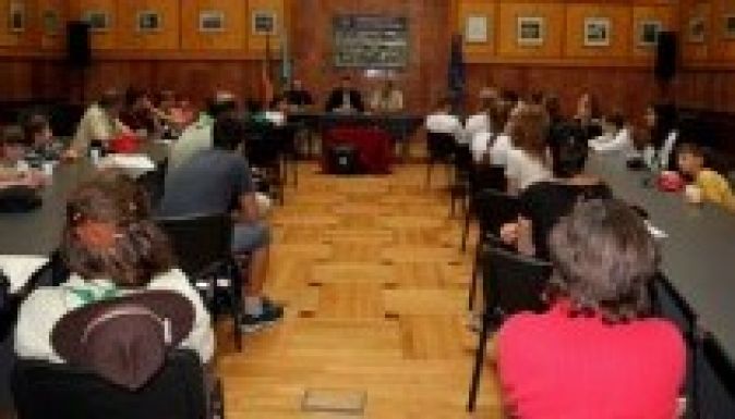 Kárpátaljai cserkészek a Hargita megyei megyeházán