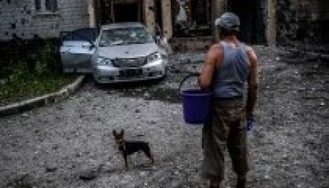 Egy ukrán falut teljesen leromboltak az orosz tankok