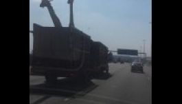 Meghalt a zsiráf, amikor beverte a fejét a felüljáróba