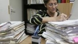 Hárommal több munkaszüneti nap járhat a közalkalmazottaknak