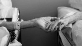 Hat évtized házasság után kéz a kézben haltak meg