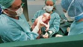 Agyhalott nő babáját segítették világra Magyarországon