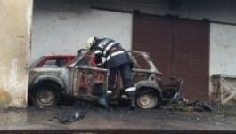 Felgyújtottak egy Trabantot Sepsiszentgyörgyön