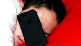 A britek többet neteznek és tévéznek, mint alszanak