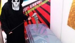 A halál elől kell menekülni a sanghaji játékszobában