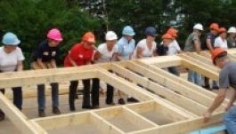 A Habitat for Humanity segít az árvíkárosultaknak építkezni