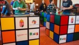 Magyar származású kiskamasz nyerte a Rubik-bajnokságot