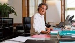 Pucér fotói miatt került bajba egy svájci város polgármestere