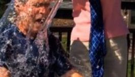 Ezt kapta a nyakába a volt elnök a feleségétől