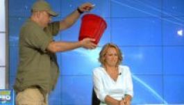 Elő adásban öntötték le jeges vízzel Andreea Escát (VIDEÓ)