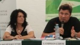 Civil aktivisták szerint az erdélyi magyarság alig él a nyelvi jogaival