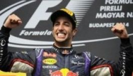 F1: Ricciardo győzött, Rosberget pedig kifütyülték