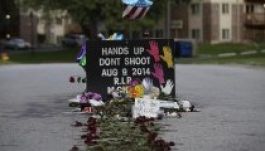 A Fergusonban lelőtt fiú temetése túltett Margaret Thatcherén