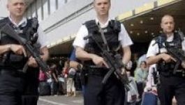 Teljes készültségben várja Anglia az erősen gyanítható terrortámadást