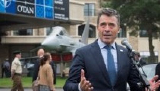 Cameron: biztosítani kell a kelet-európai szövetségeseket a NATO védelméről