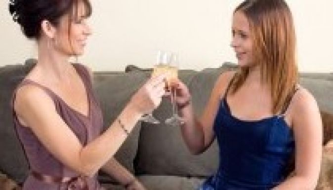 Szüleik vezetik rá gyerekeiket az alkoholfogyasztásra?