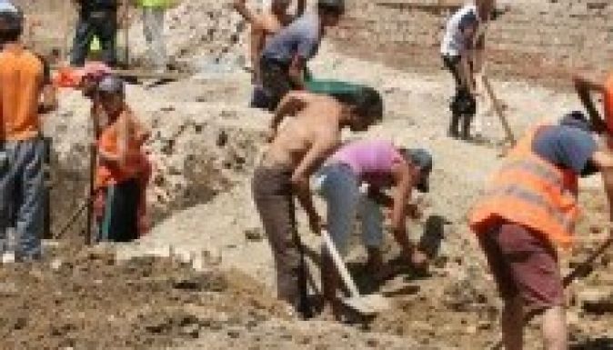 Öt tinédzserből egy nem jár iskolába, a legtöbben fiúk