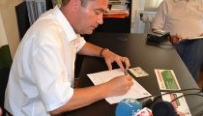 Még 55 ezer aláírás hiányzik Szilágyi Zsolt indulásához