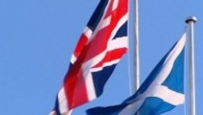 Skót népszavazás: ismét a britpártiaknak áll a zászló